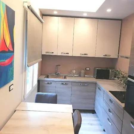 Apartment Nuovo Centro Storico A 20 Mt Dalla *